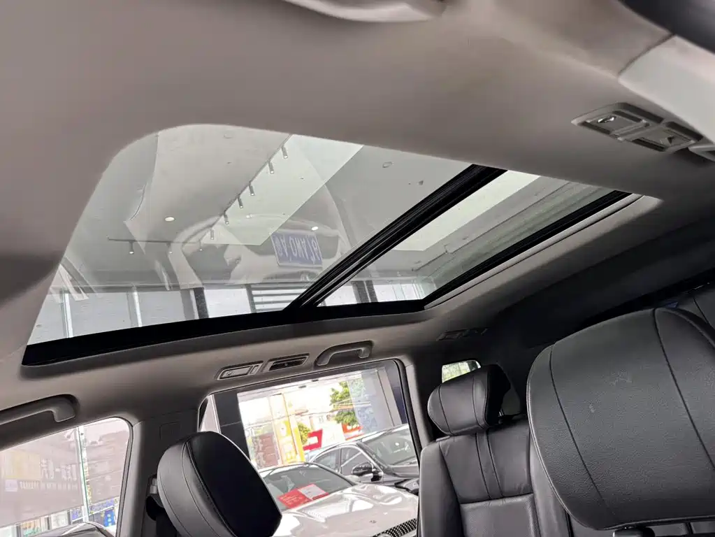 GAC Motor Trumpchi GS8 2017 — фото 23