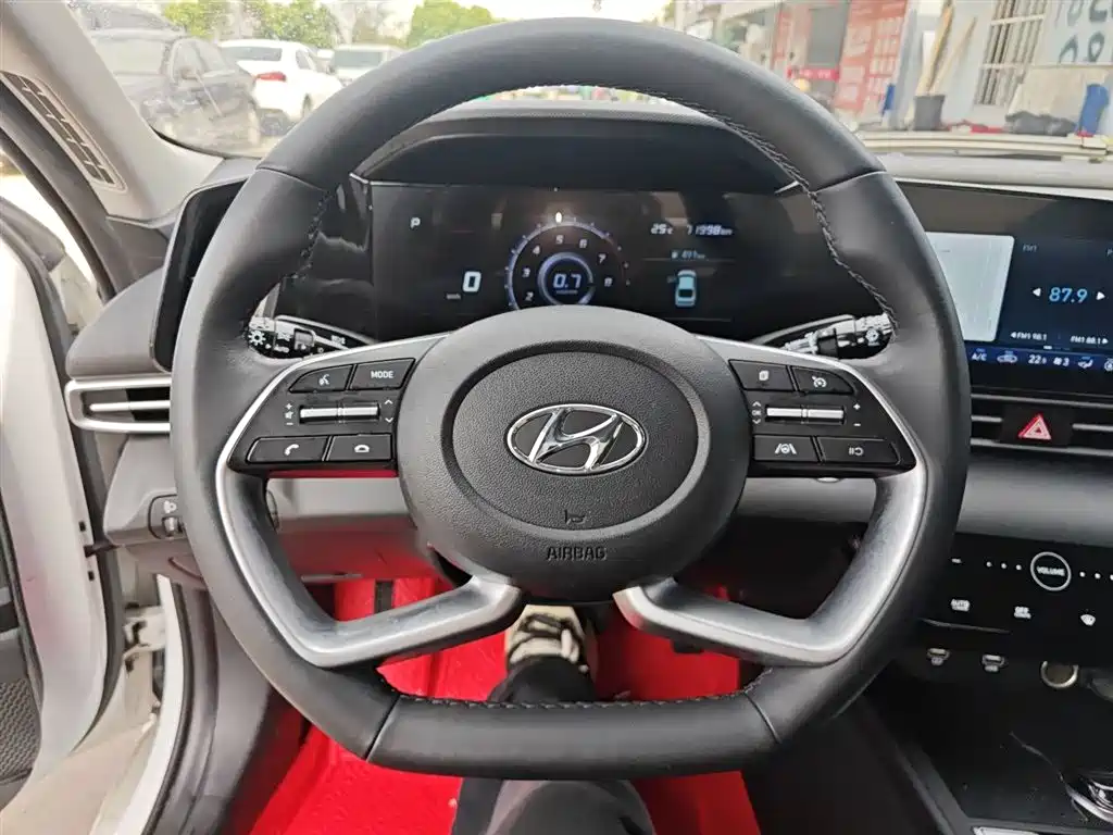 Hyundai Elantra 2022 — фото 11