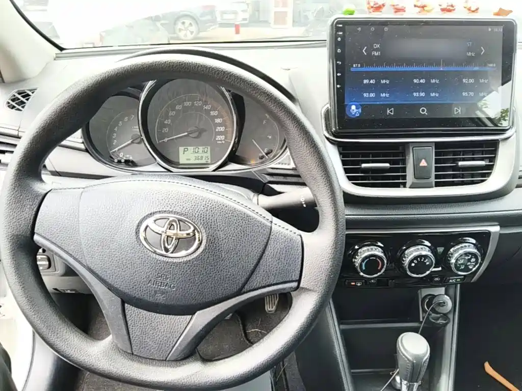Toyota Yaris L 2021 — фото 10