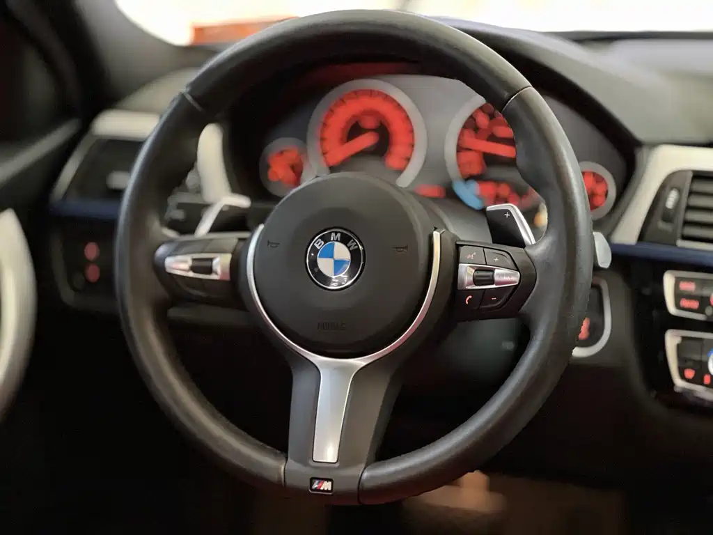 BMW 3 Series 2019 — фото 9