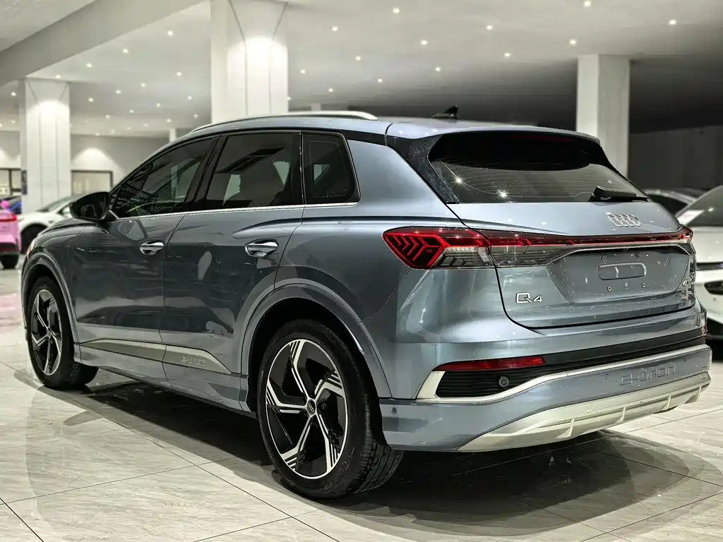 Audi Q4 e-tron 2022 — фото 6
