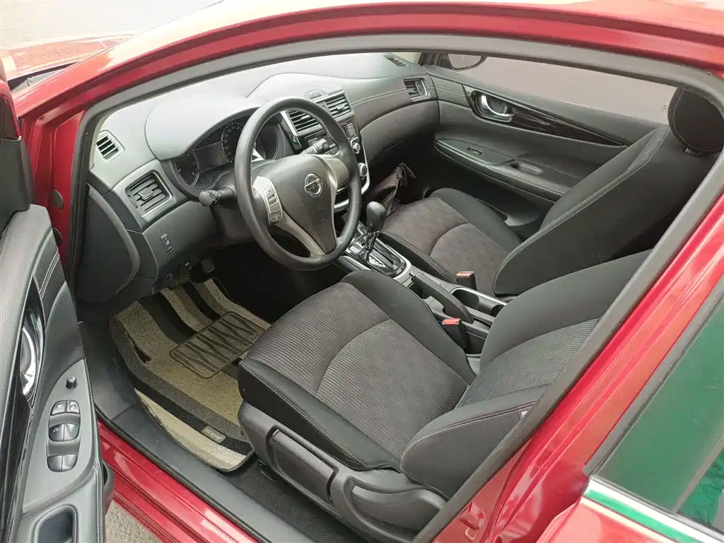 Nissan Tiida 2017 — фото 12