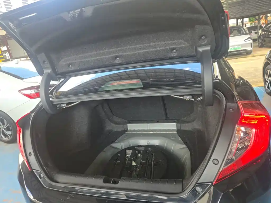 Honda Civic 2019 — фото 19
