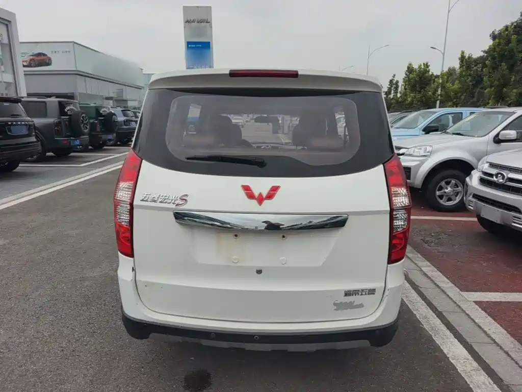 Wuling Hongguang 2015