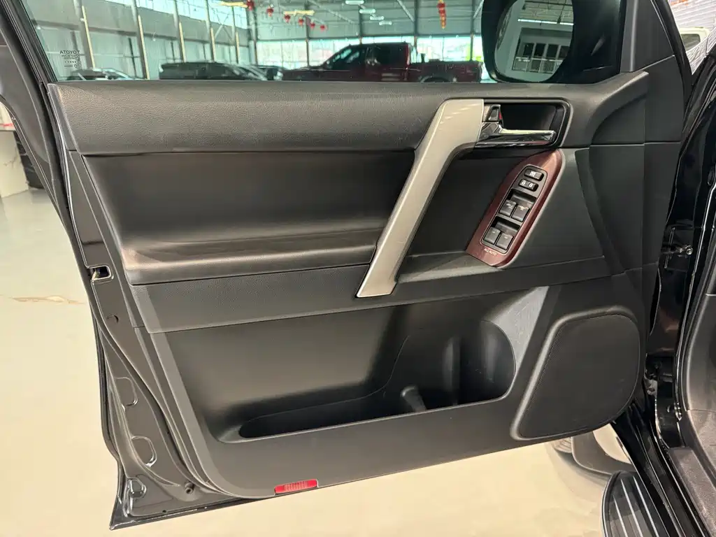 Toyota Prado 2015 — фото 13