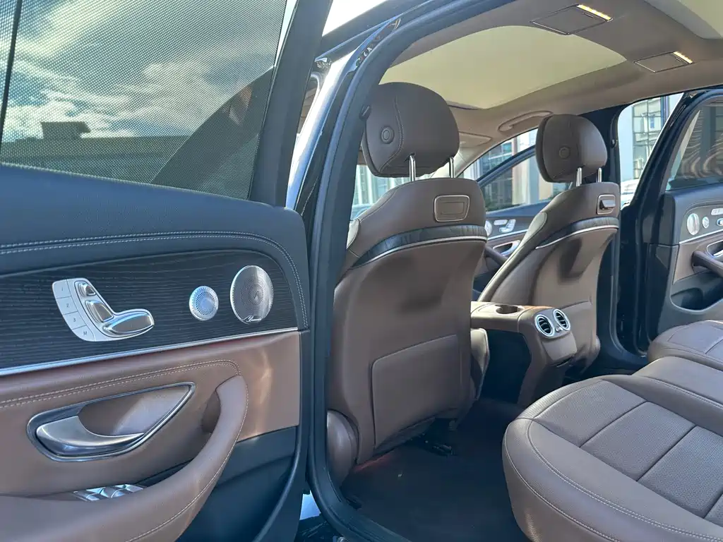 Mercedes-Benz E-Class 2020 — фото 20