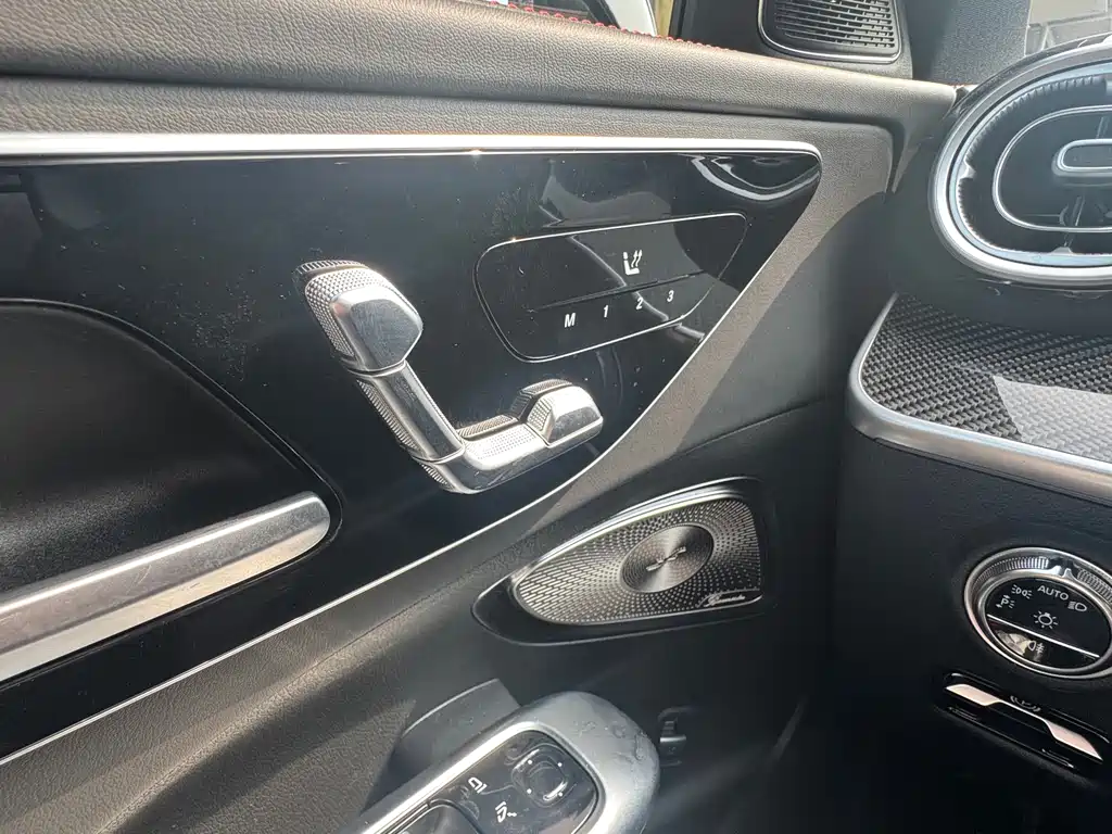 Mercedes-Benz C-Class AMG 2025 — фото 7