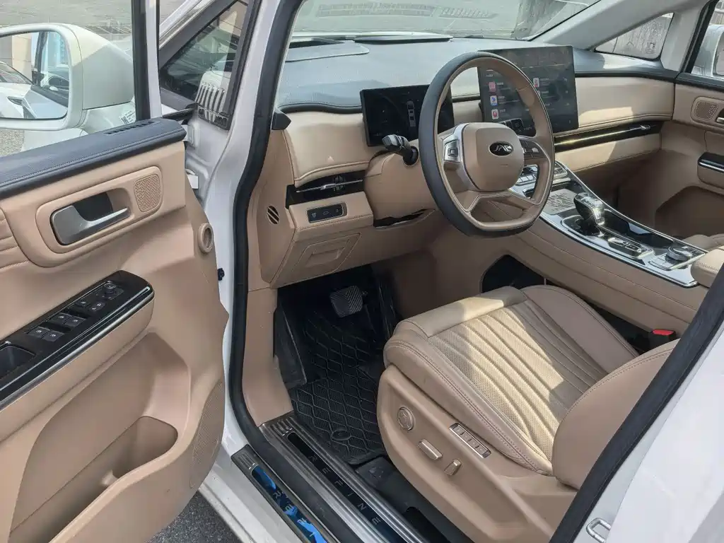 JAC Refine Refine RF8 PHEV 2024 — фото 14