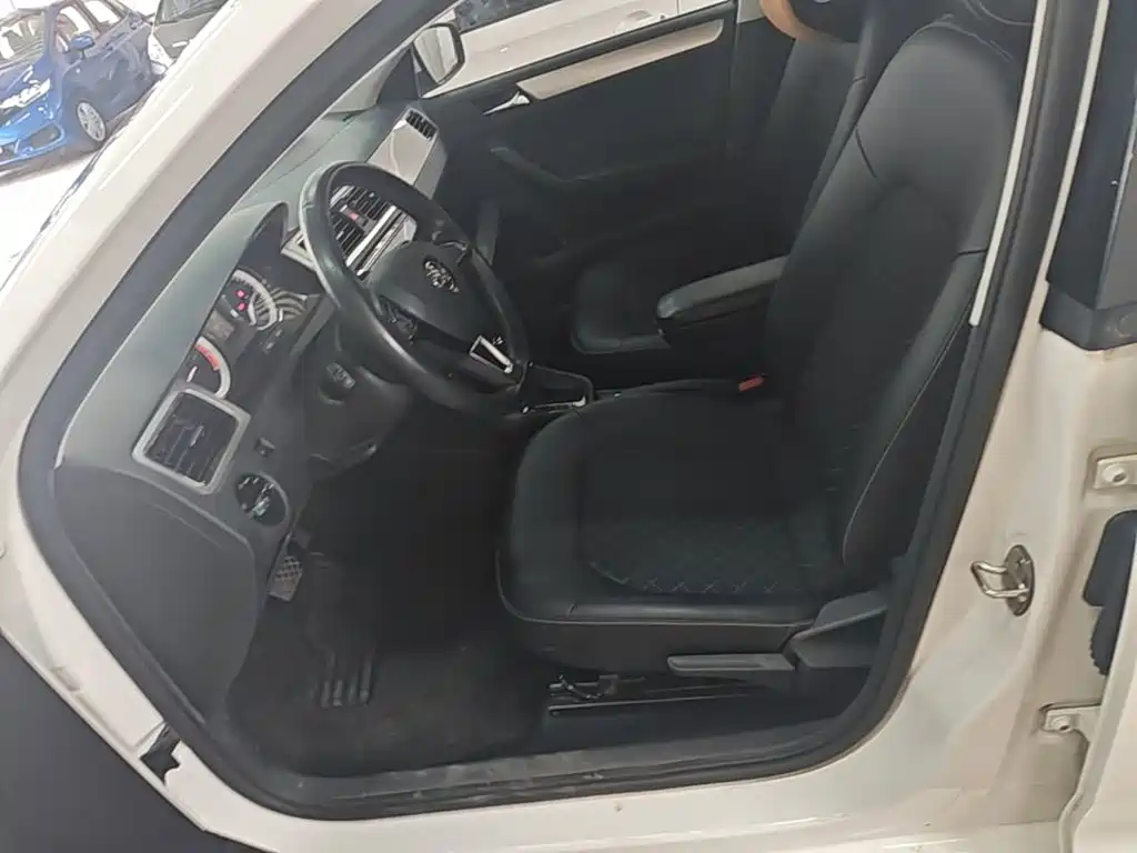 Skoda Rapid 2018 — фото 15