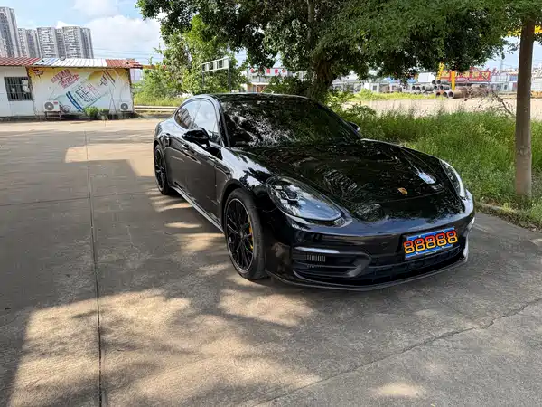 Porsche Panamera 2022