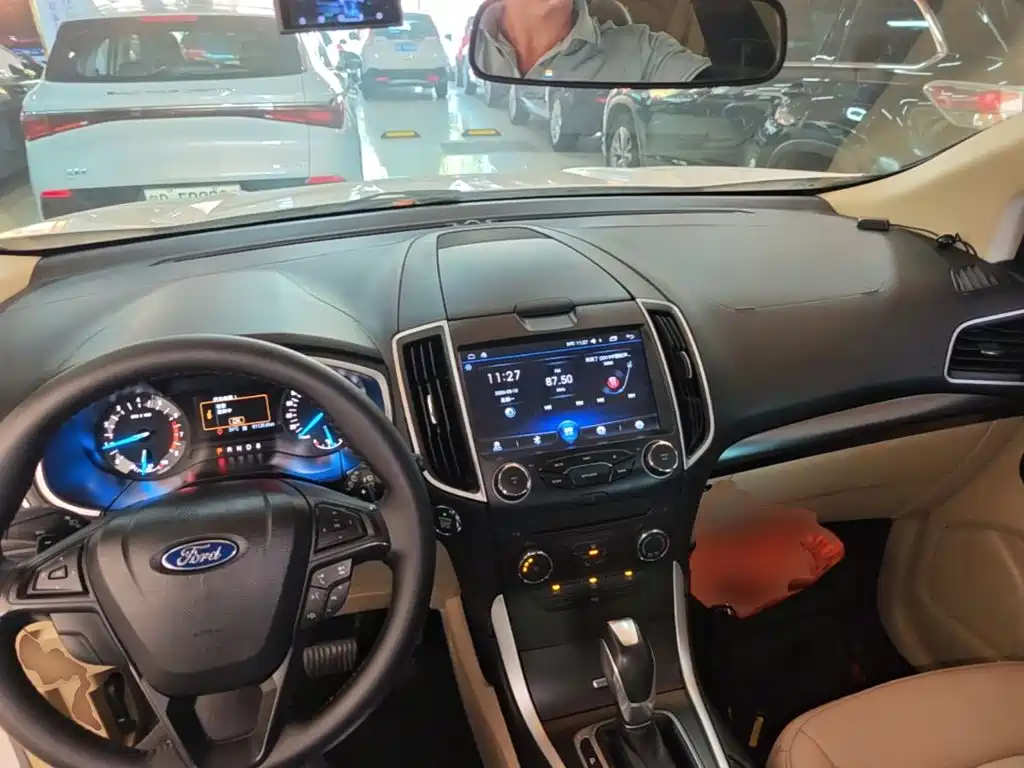 Ford Edge 2017 — фото 10