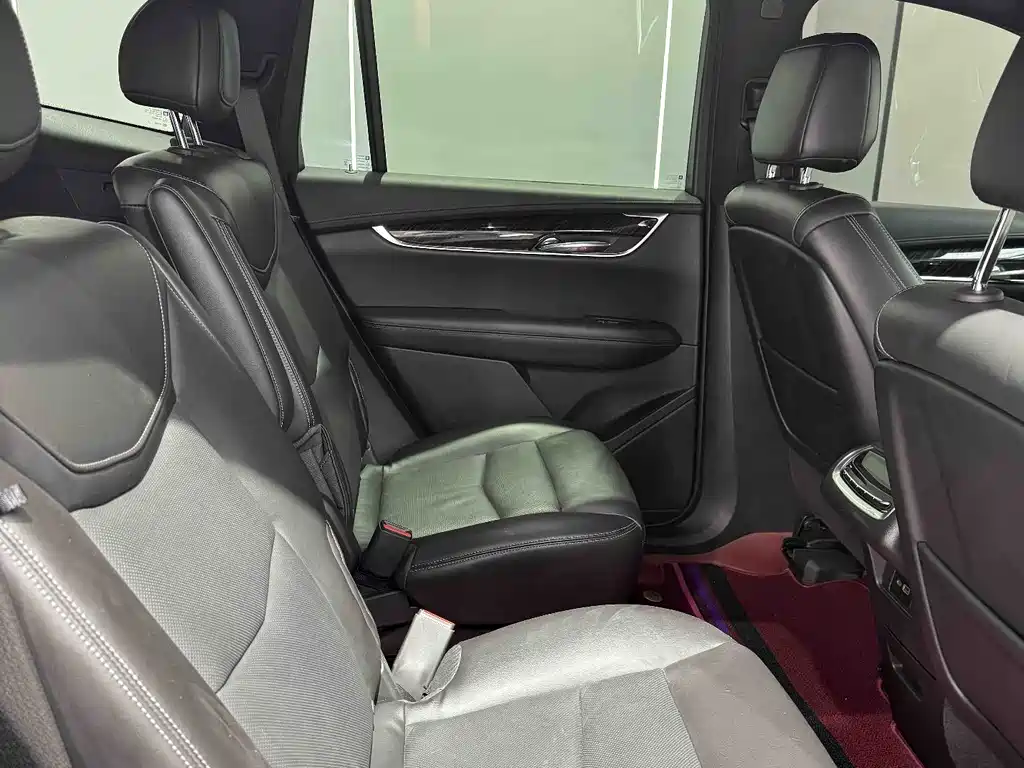 Cadillac XT6 2023 — фото 23