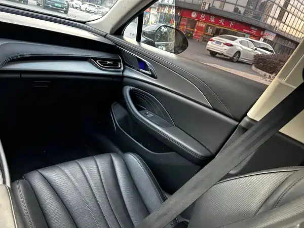 Hongqi H5 2023