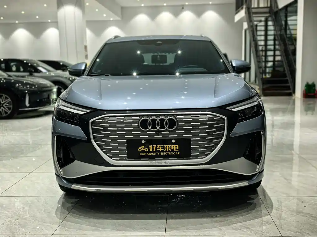 Audi Q4 e-tron 2022 — фото 2