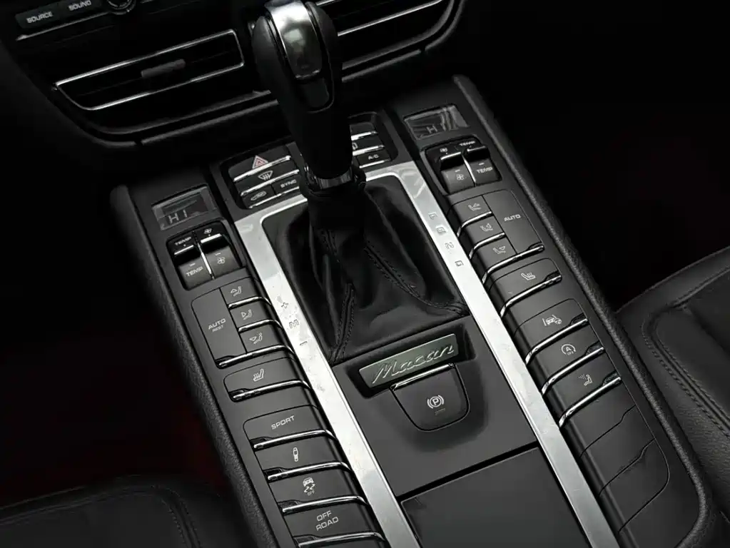 Porsche Macan 2021 — фото 10