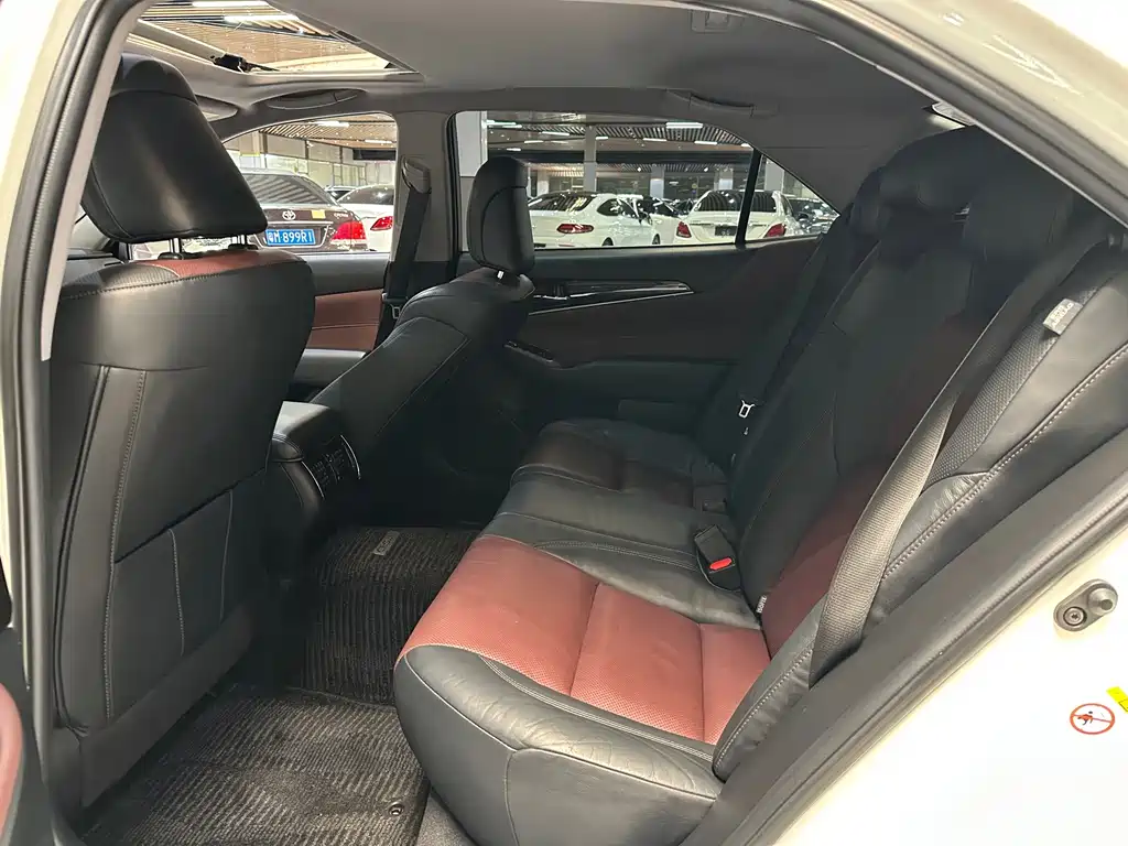 Toyota Crown 2018 — фото 14
