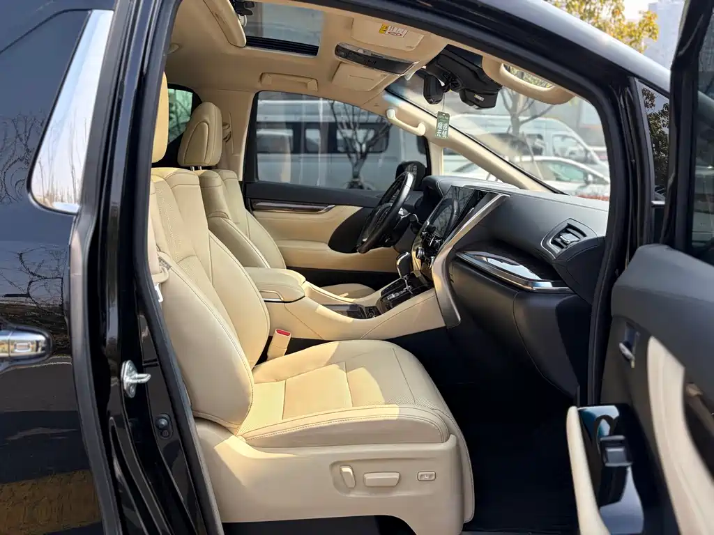 Toyota Alphard 2022 — фото 10