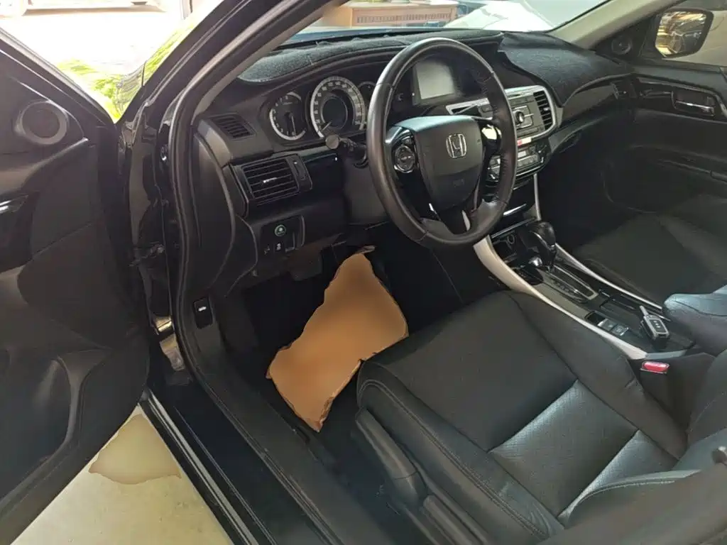 Honda Accord 2017 — фото 12