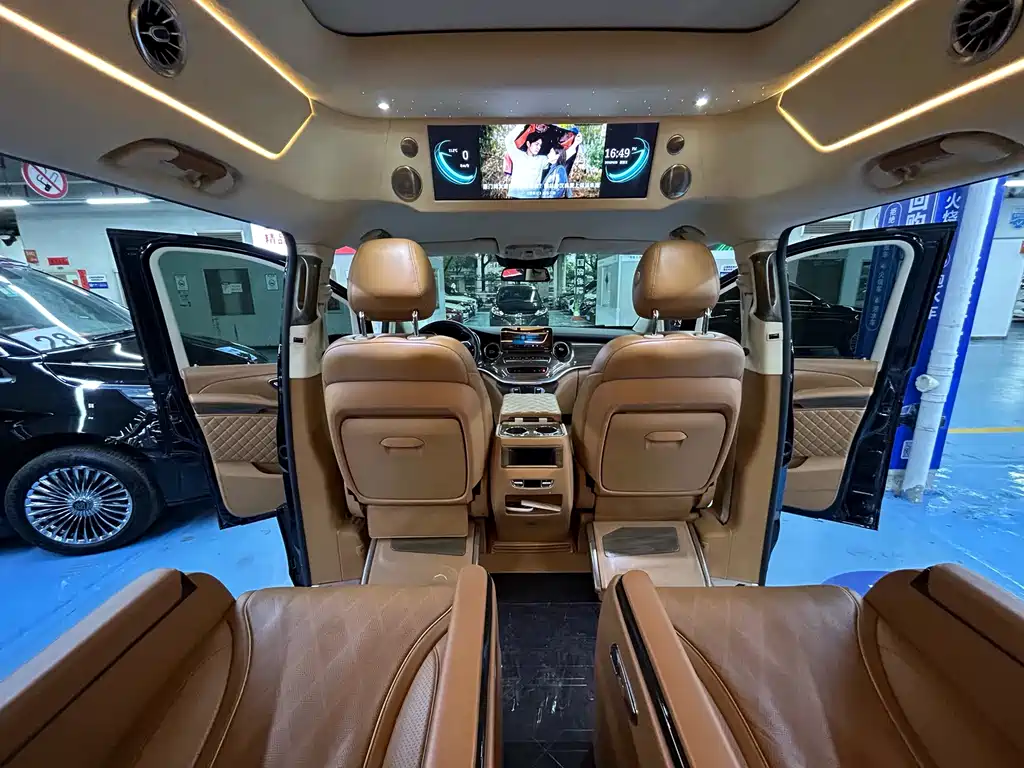 Mercedes-Benz V-Class 2021 — фото 13