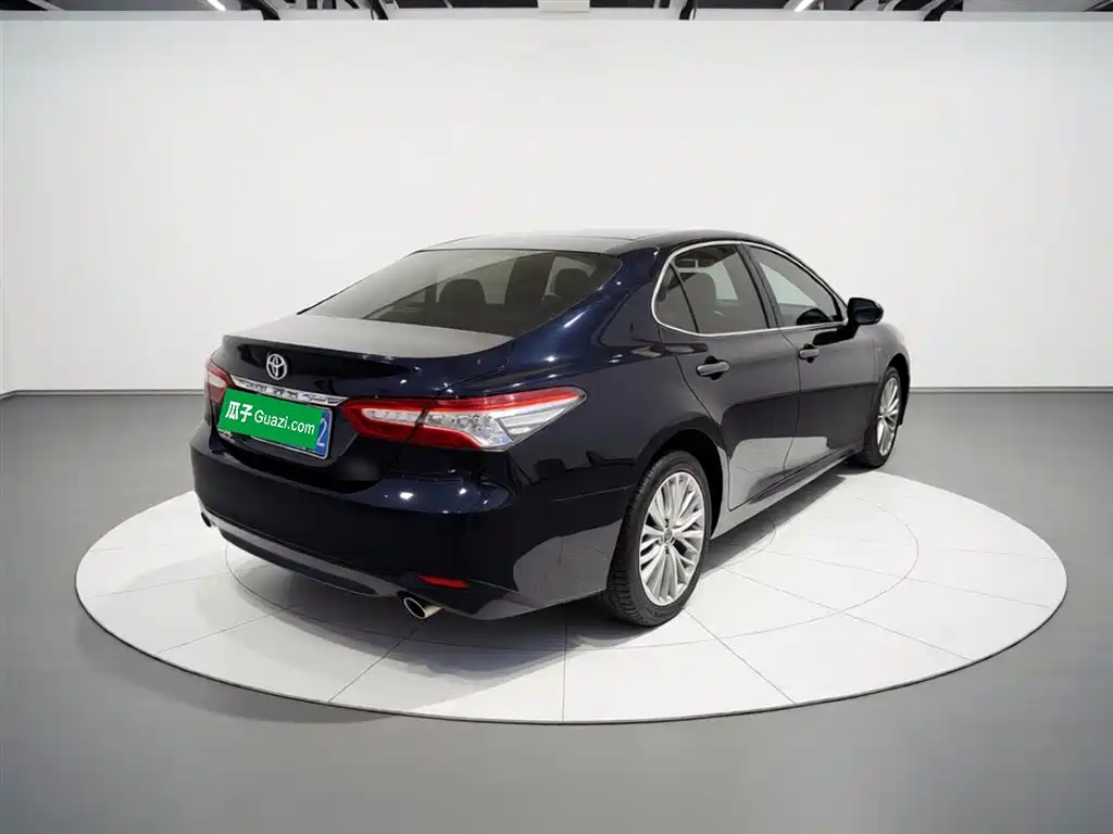Toyota Camry 2018 — фото 5