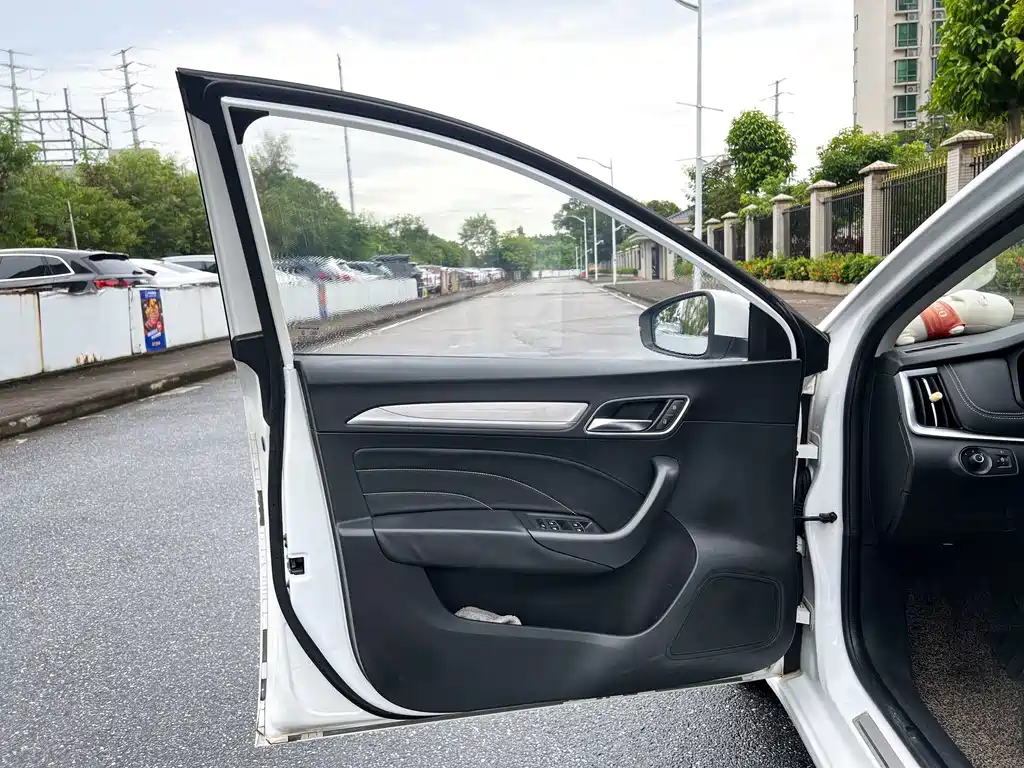 Roewe i6 New Energy 2018 — фото 10