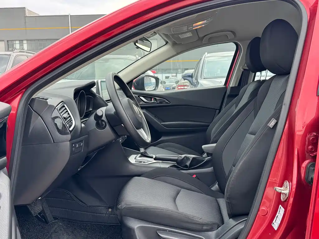 Mazda 3 Axela 2016