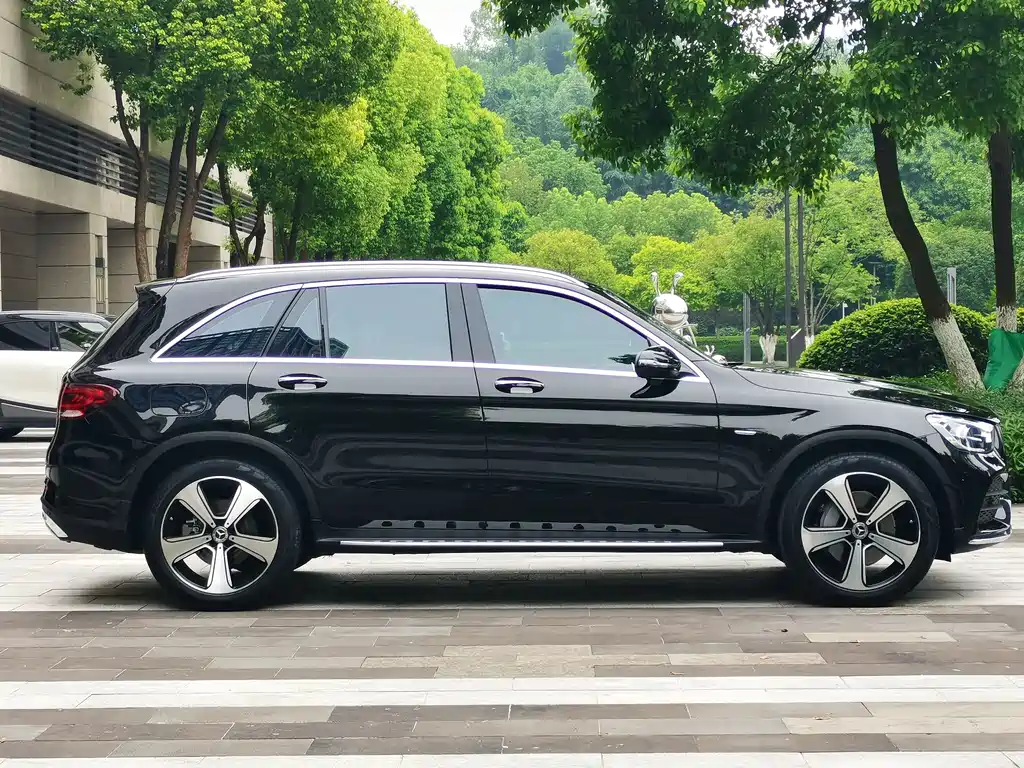 Mercedes-Benz GLC 2023