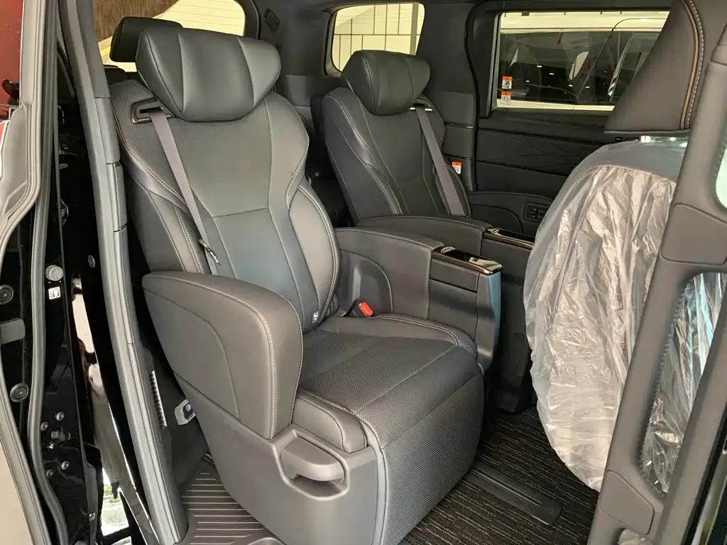 Toyota Alphard 2025