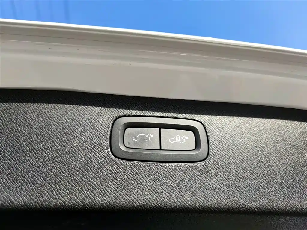 Volvo XC90 2024 — фото 17
