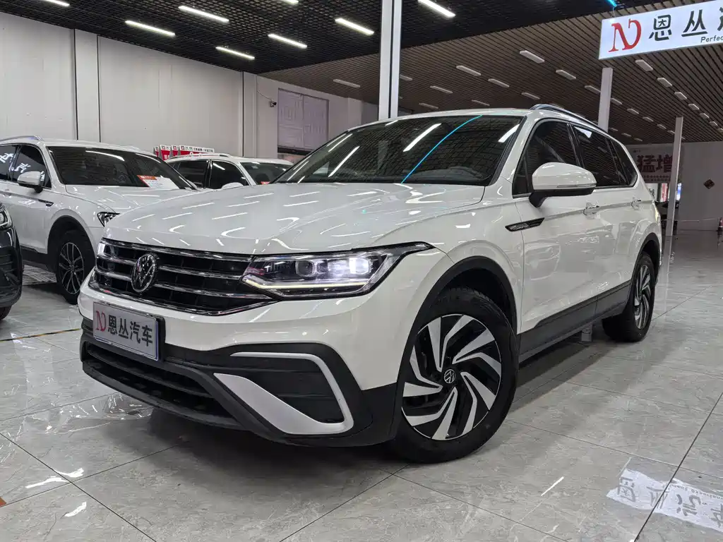 Volkswagen Tiguan L 2022 — фото 1
