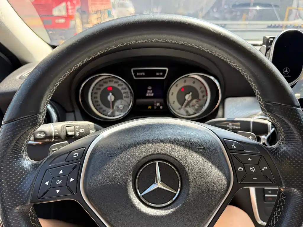 Mercedes-Benz GLA 2016 — фото 12