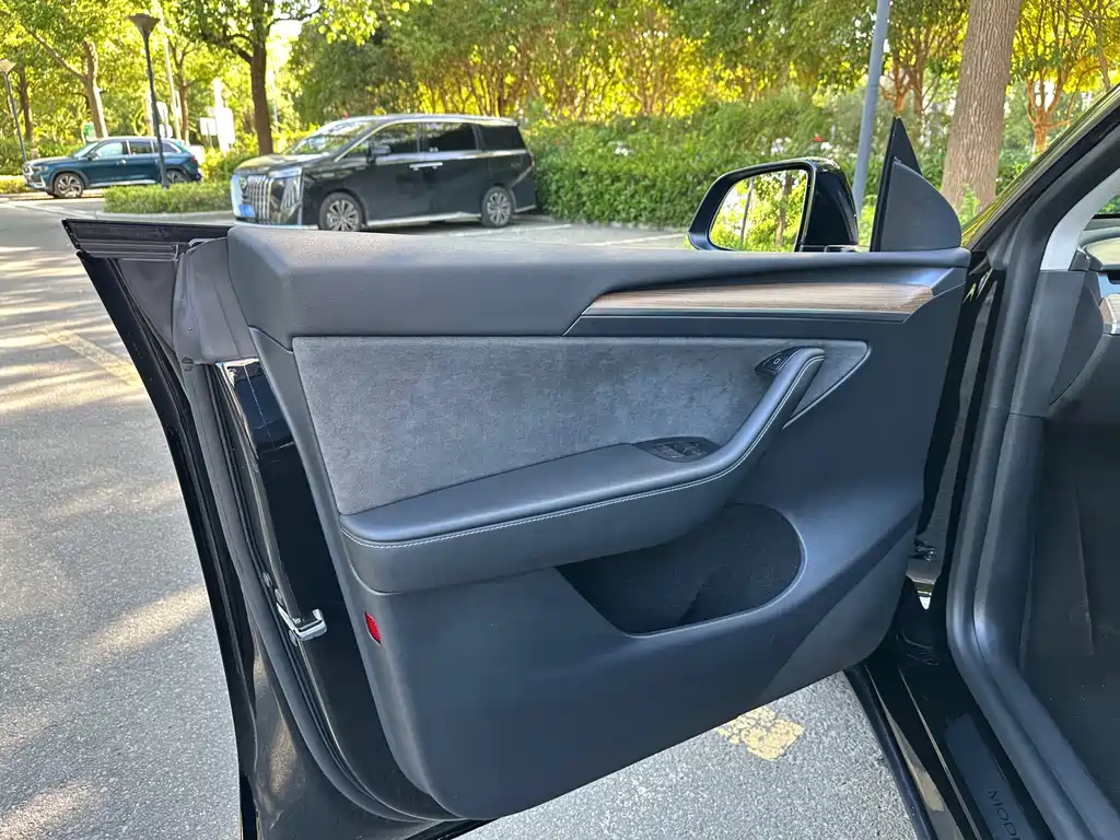 Tesla Model Y 2022 — фото 9