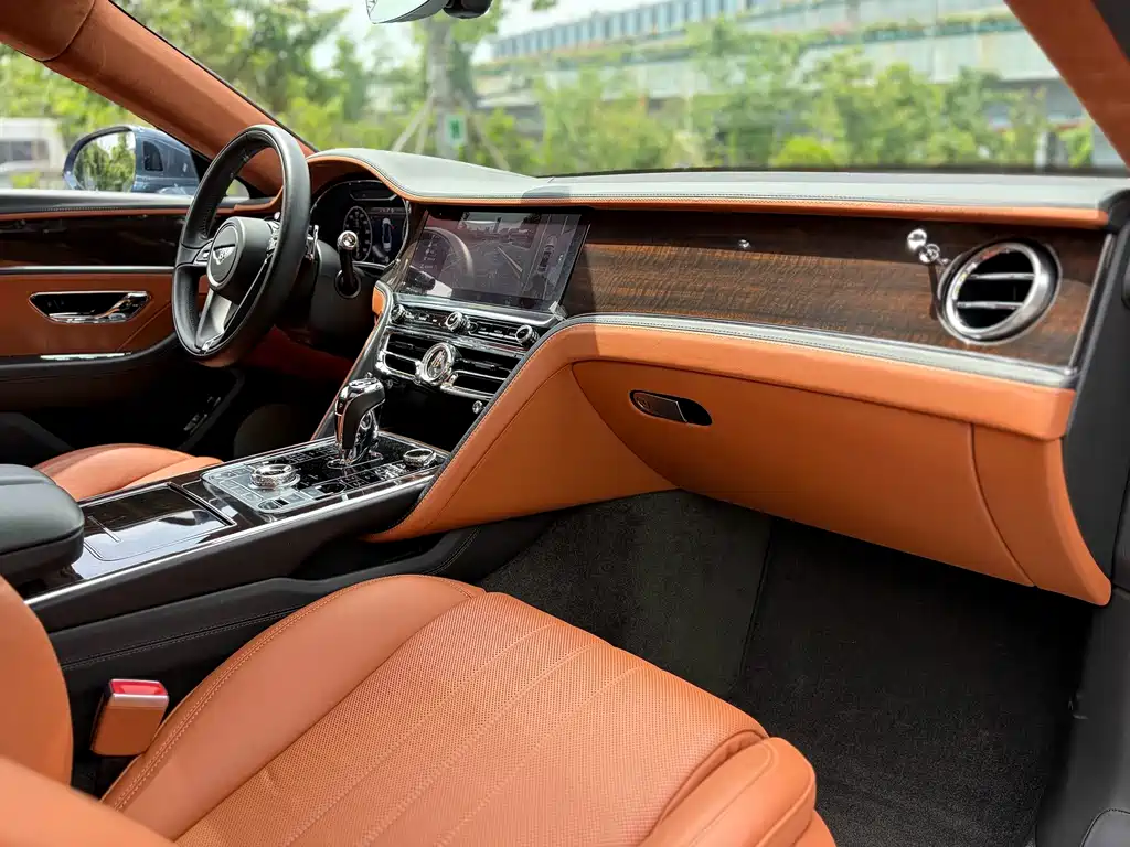 Bentley Flying Spur 2021 — фото 15