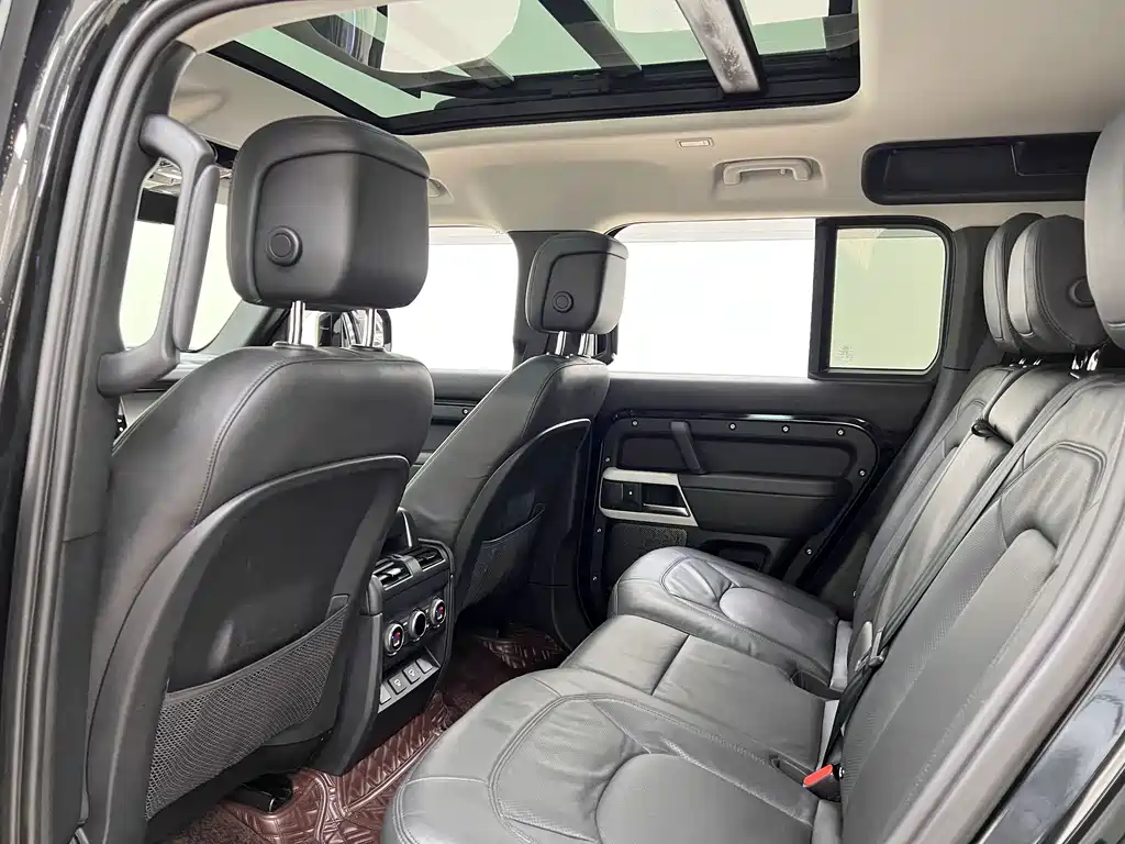 Land Rover Defender 2022 — фото 15