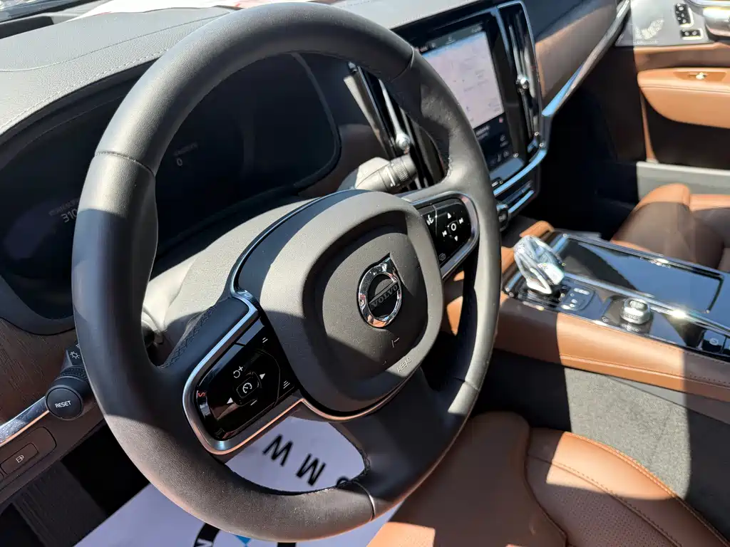 Volvo S90 PHEV 2025