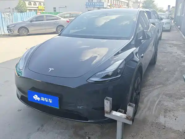 Tesla Model Y 2024