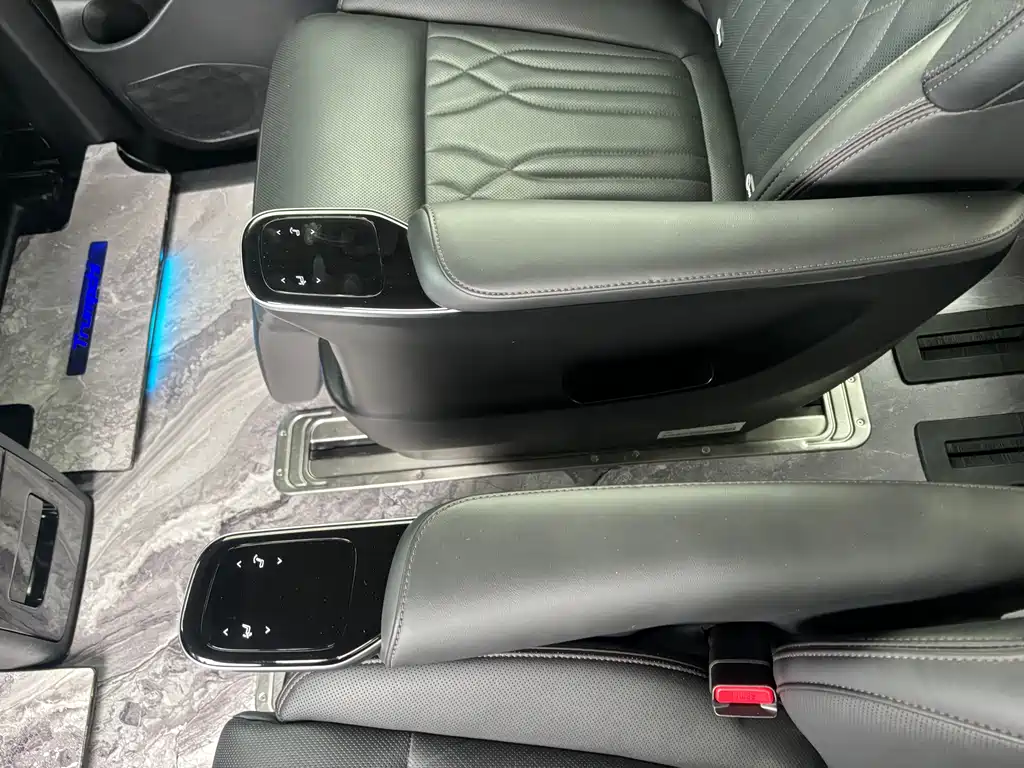 GAC Motor Trumpchi M8 2024 — фото 11