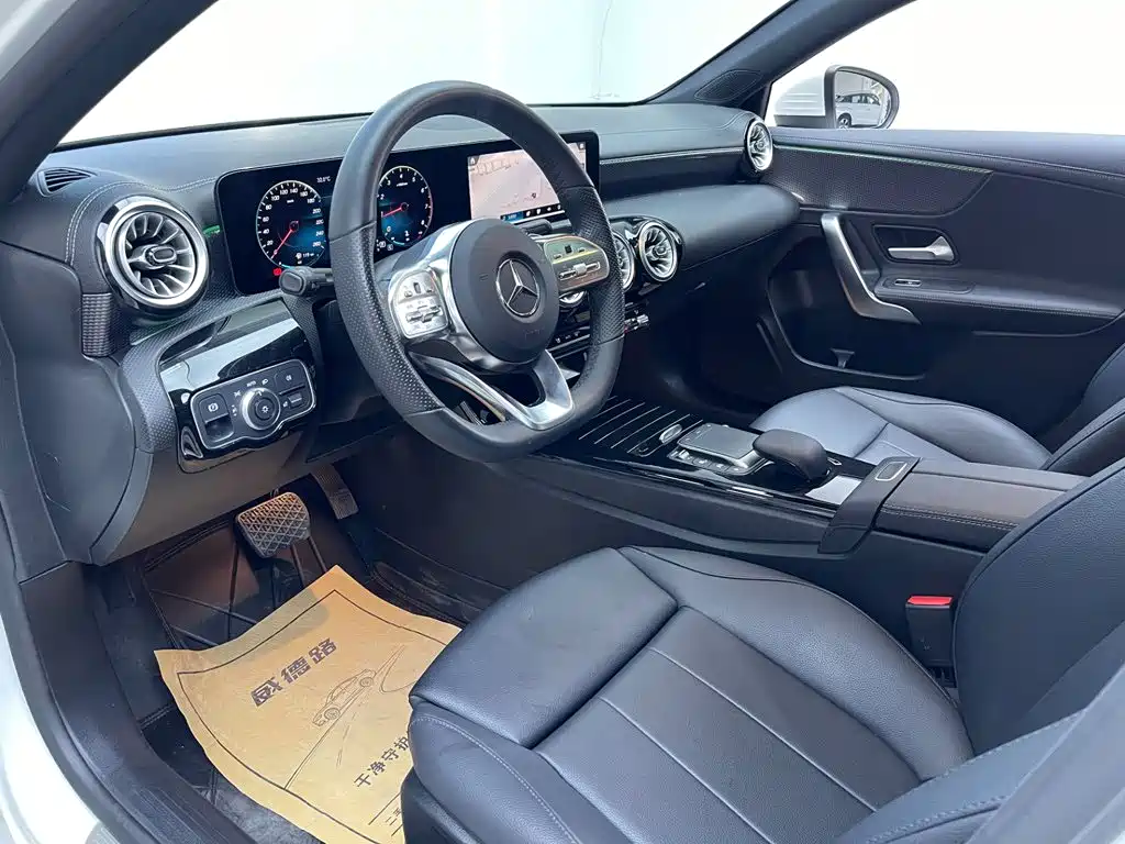 Mercedes-Benz A-Class 2022 — фото 11