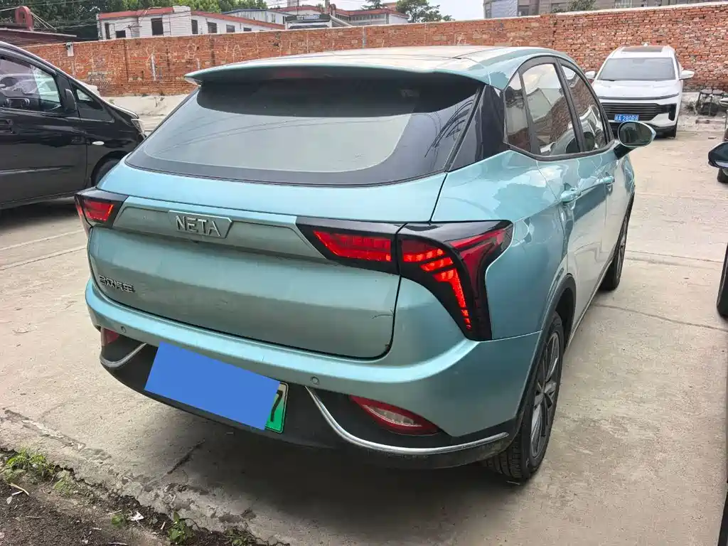 Neta V 2022