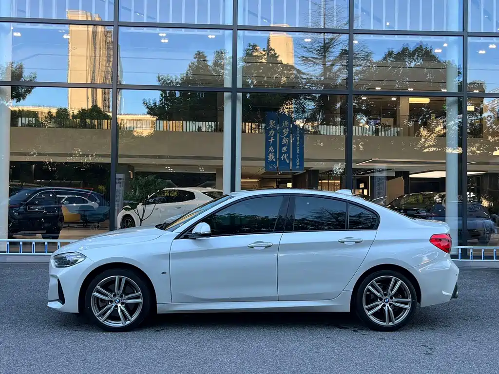 BMW 1 Series 2019 — фото 2