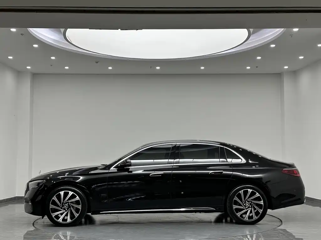 Mercedes-Benz E-Class 2025 — фото 5