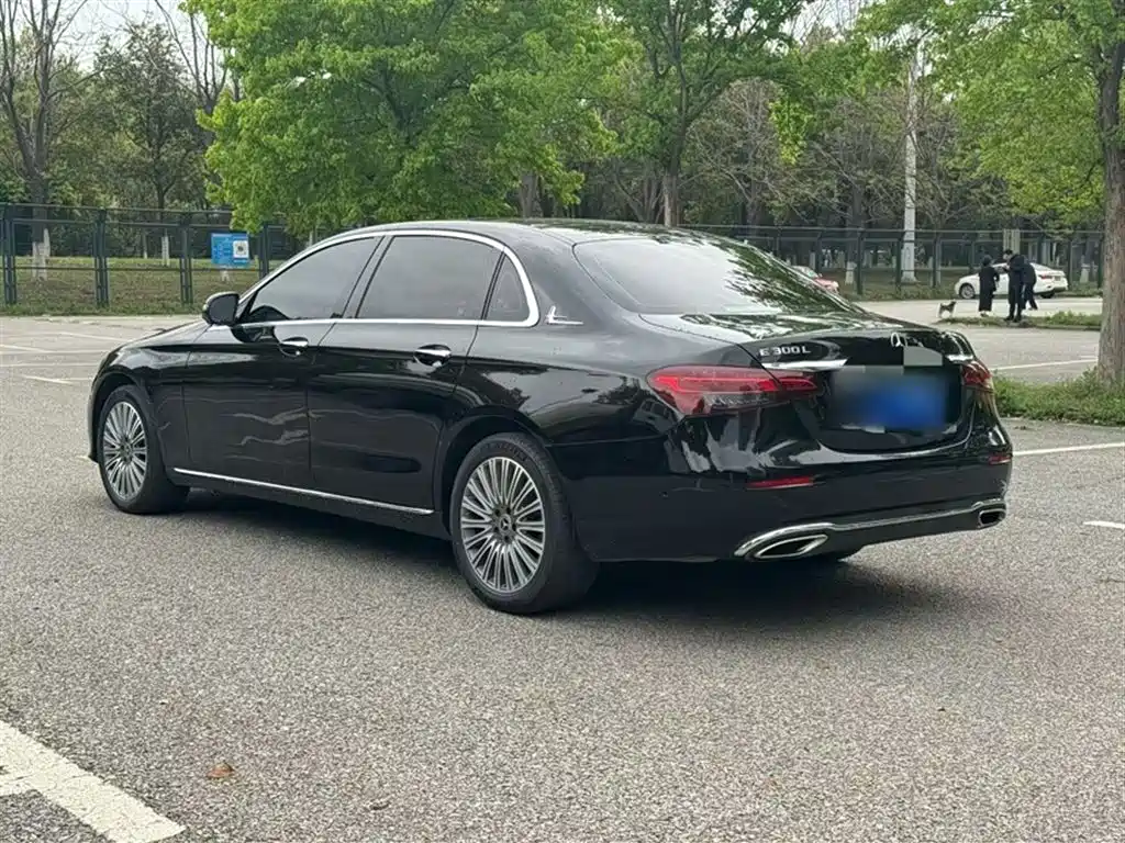 Mercedes-Benz E-Class 2023 — фото 25