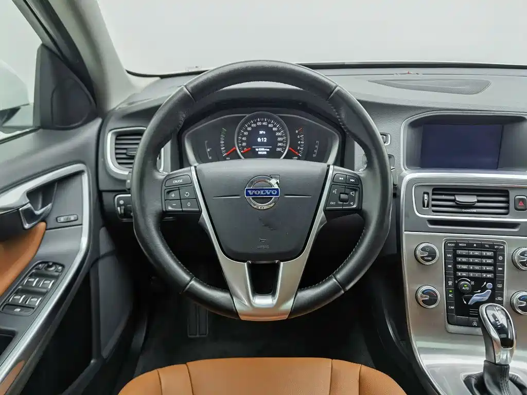 Volvo S60 2017 — фото 11