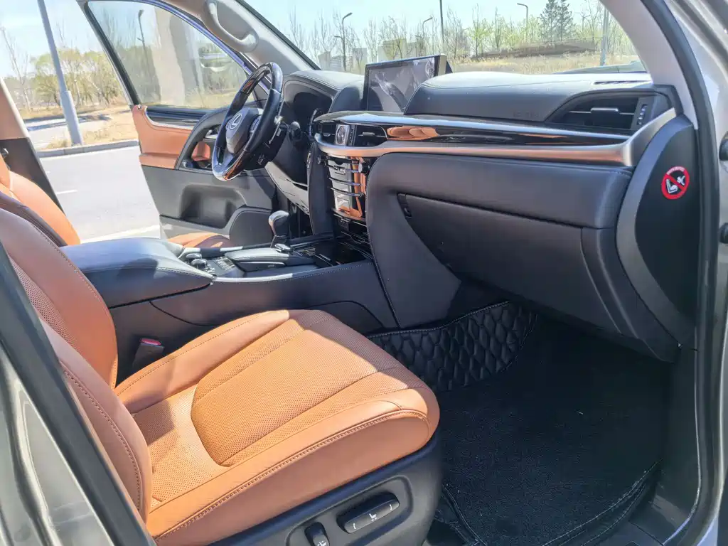 Lexus LX 2018 — фото 14