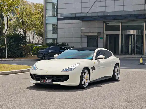Ferrari GTC4Lusso 2019