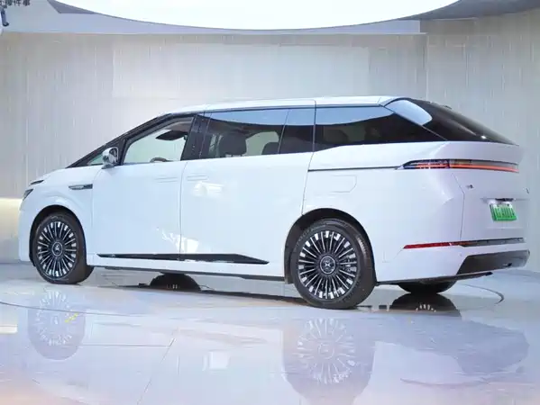 XPeng X9 2026