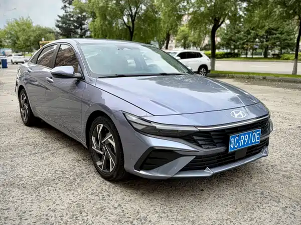 Hyundai Elantra 2023