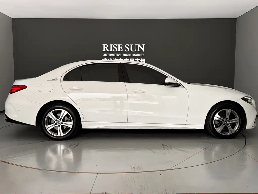 Mercedes-Benz C-Class 2023 — фото 20