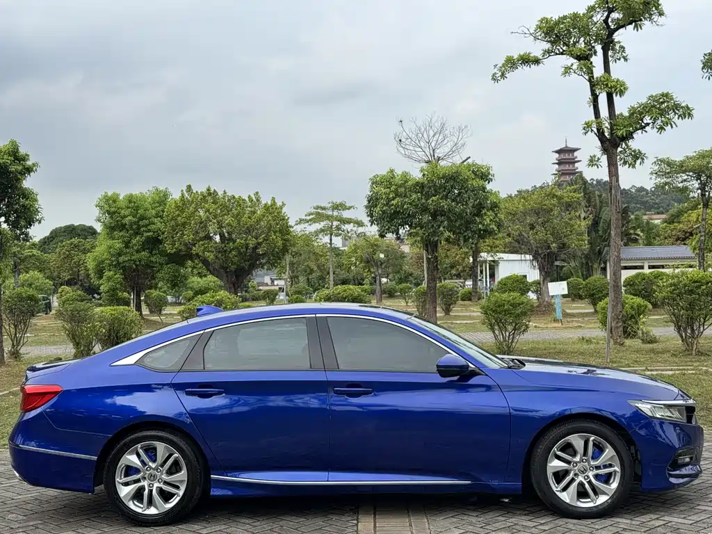 Honda Accord 2018 — фото 8