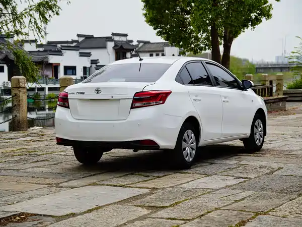 Toyota Yaris L 2022